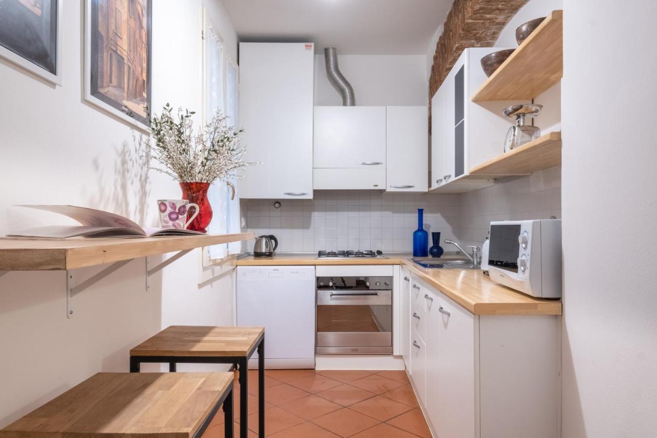 Lo Scrigno Delle 2 Torri! Nel Cuore Del Centro, Vicino A Via Rizzoli Bologna Exterior photo